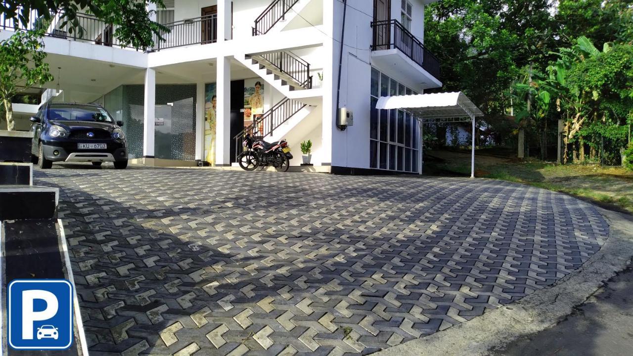 Akoya Pearl 4*